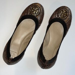 Tory Burch Black and Brown snakeskin flat size 11